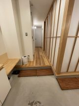 玄関に：ウッドデッキ匠 すのこ SPF材（屋根付きベランダ用・室内用）300×300 チーク色